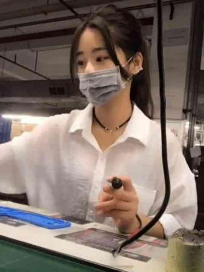 电子厂厂花摘下口罩了网友别打工了88万彩礼够不够