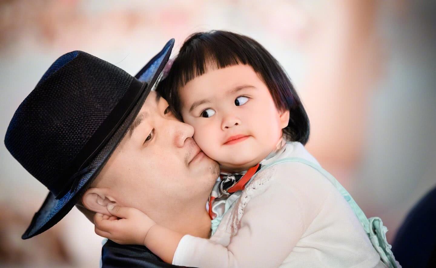 包贝尔晒和饺子拌嘴视频,刘海好短,网友:社会我包姐人狠话又多