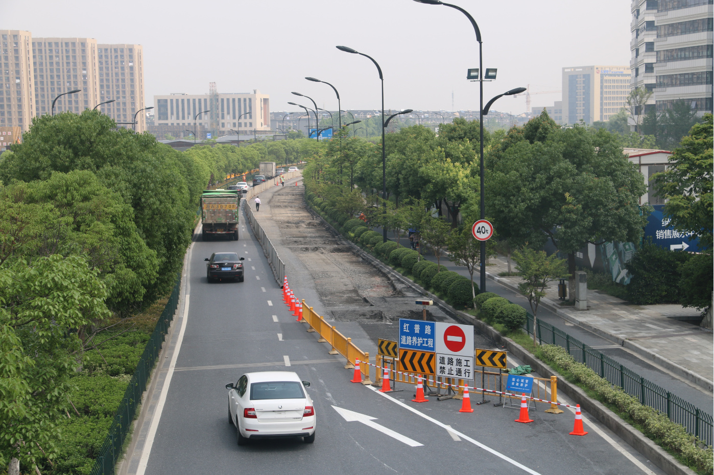 红普路(德胜东路-九州路)正在占道施工