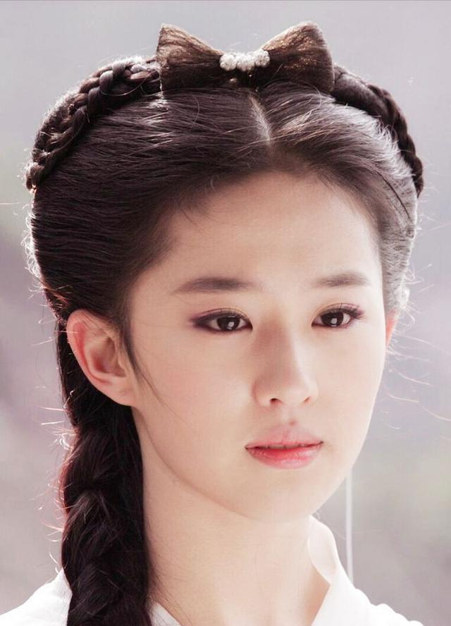 刘亦菲最惊艳的古装造型,出场时间短,素雅又仙气,神似白浅!