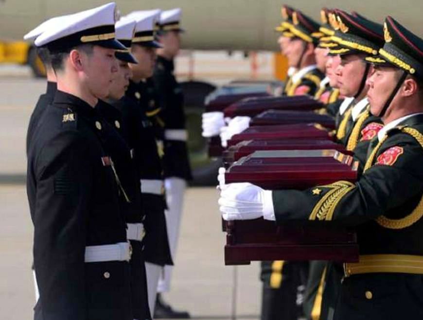 军人穿军装的时候可以下跪吗这些特殊情况是可以的