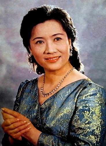 曾名气不输李谷一被称为流行音乐的鼻祖她就是朱逢博