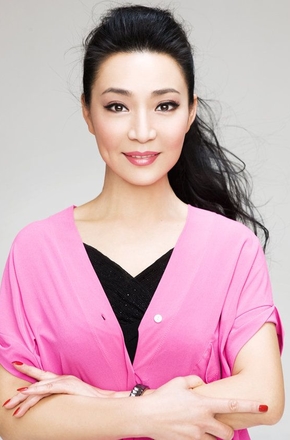 她就是演员戴春荣,出生于1961年,17岁被分配到西安市秦腔二团 ,秦腔是