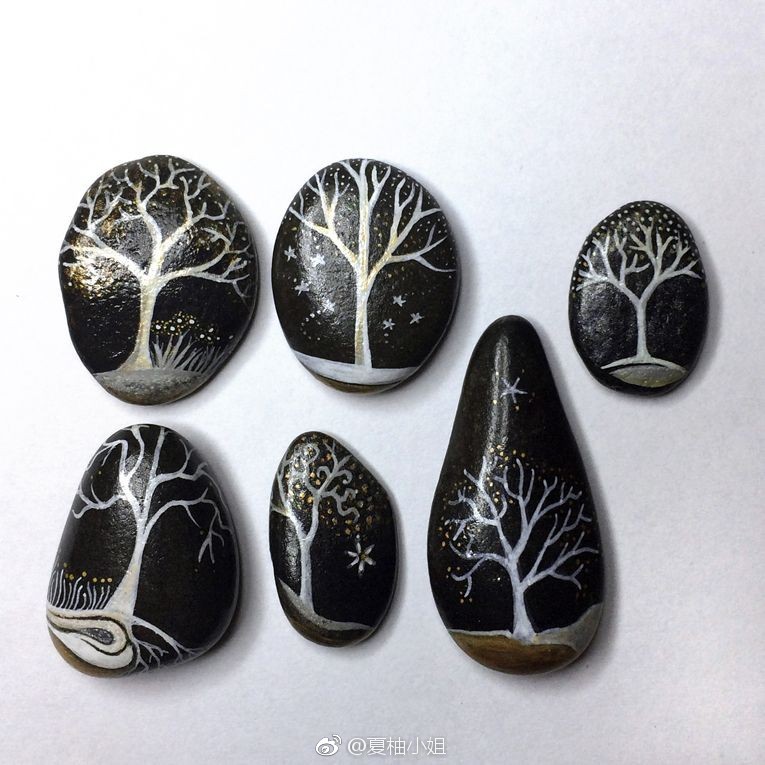 植物线描石头画