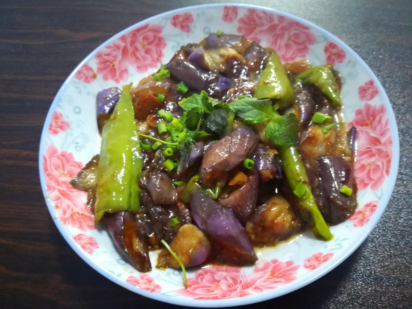 夏季下饭菜尖椒烧茄子小妙招让茄子皮不氧化鲜香下饭