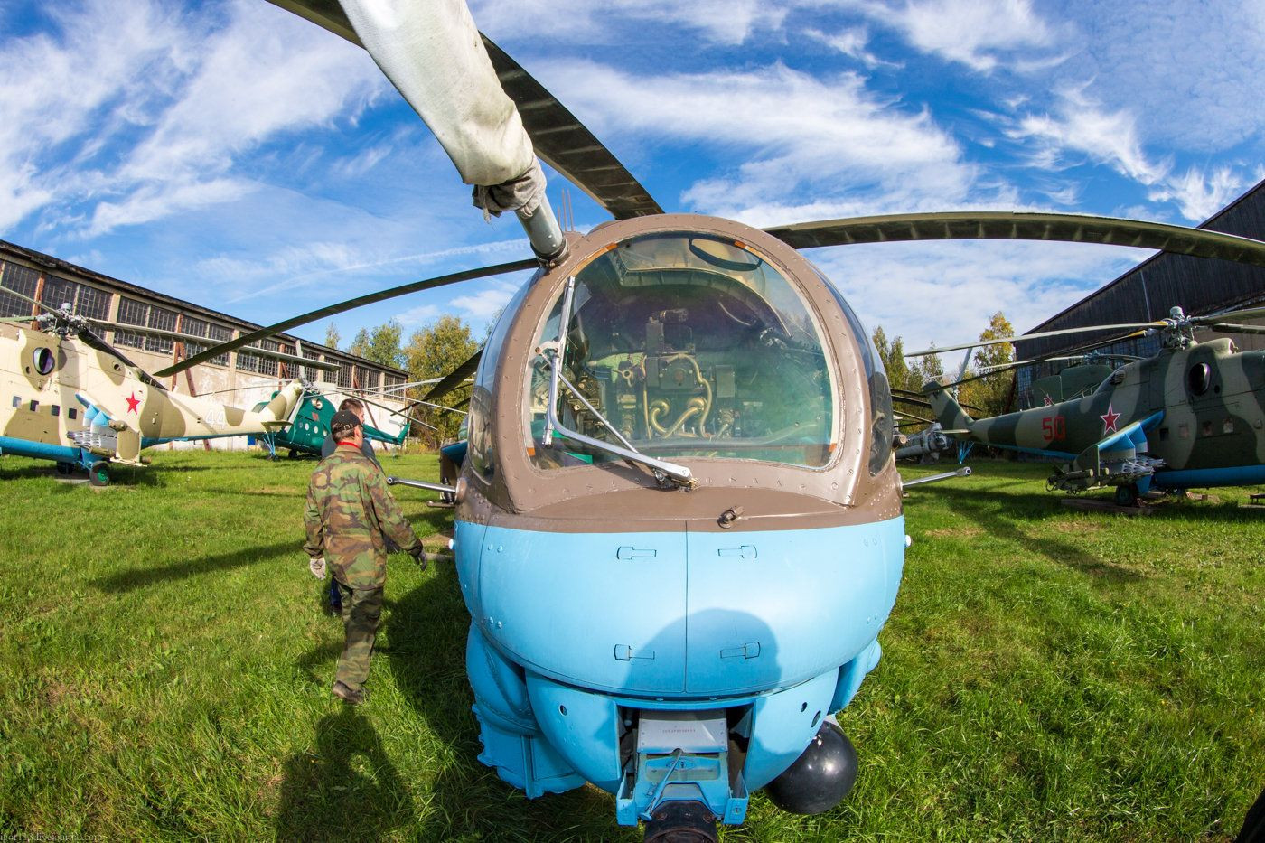 苏联俄罗斯武装直升机的先驱者米24型雌鹿武装直升机