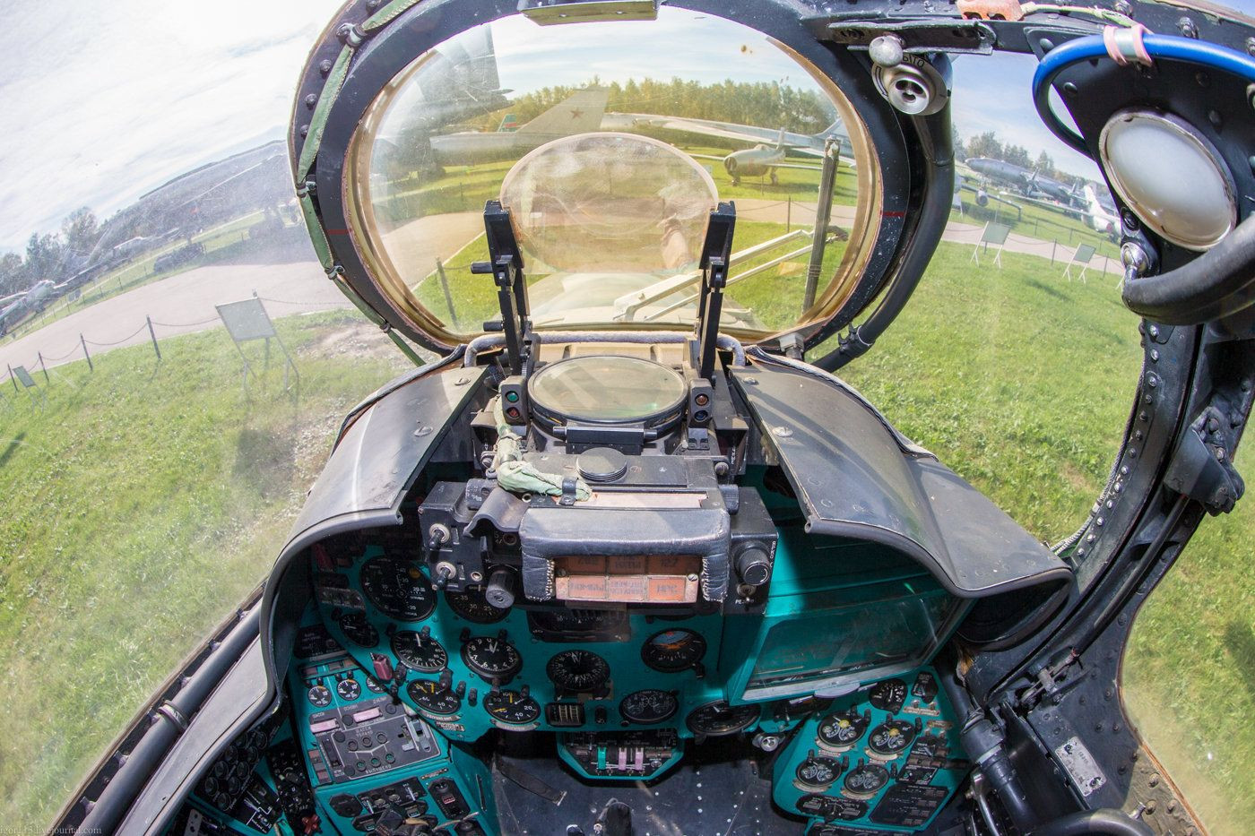 苏联俄罗斯武装直升机的先驱者米24型雌鹿武装直升机