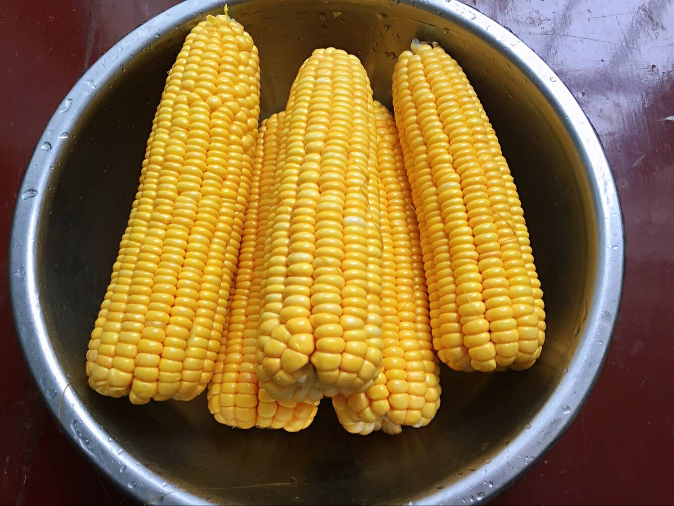 煮玉米的时候放点"它",保证玉米熟得快,香甜又可口,收藏了!