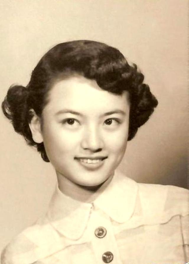 60年代风靡一时,与丈夫相守一生恩爱如初,女儿长的很像她|石慧|傅奇