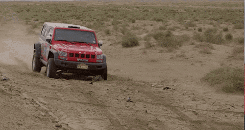 这些越野车也就卖个十来万在沙漠里40万以内豪车随便虐