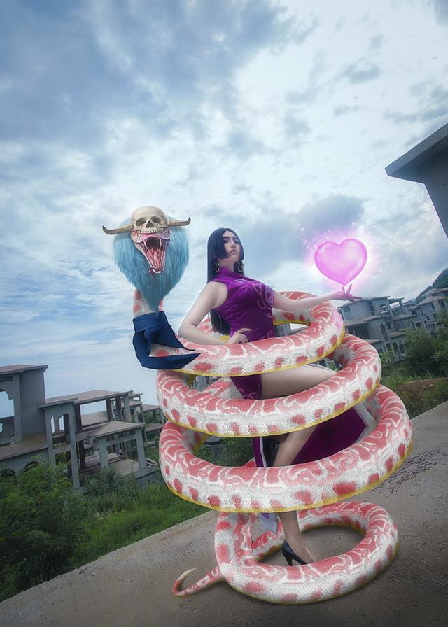 cos正片海贼王波雅汉库克五毛钱特效的女帝