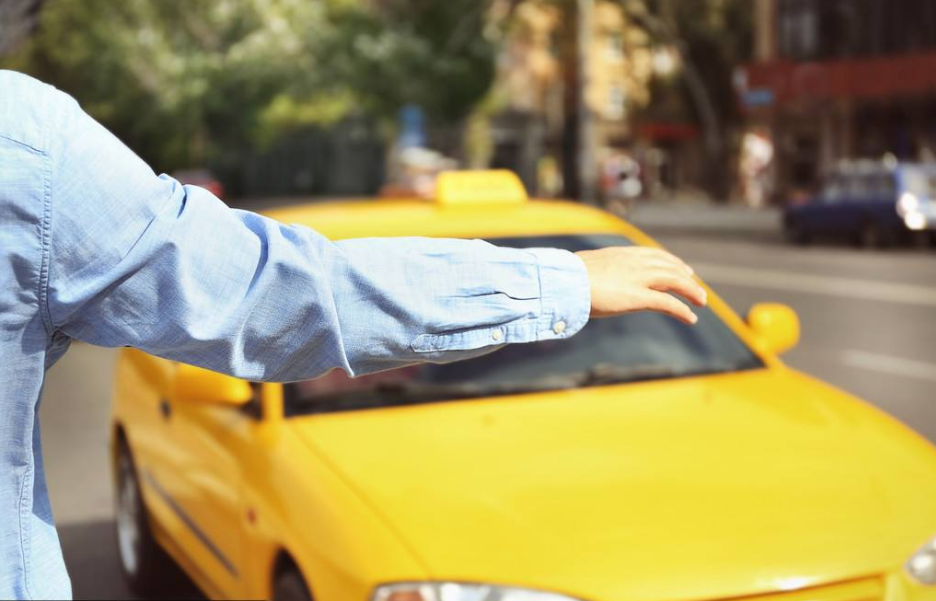 为什么有些出租车是空车,乘客招手却不停下来?听听老司机怎么说