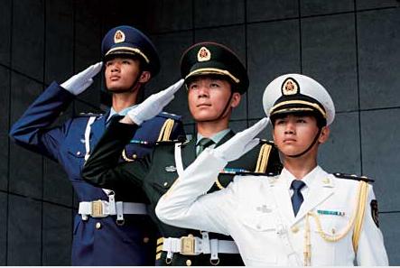 军人退役后,是否还能行军礼?这样的答案让人感动落泪