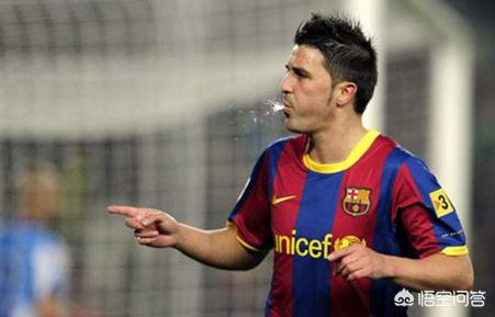 为什么足球运动员都在场地上吐唾沫,而nba球员没有?