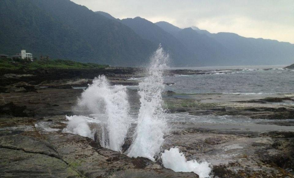 一潮激起千尺浪.