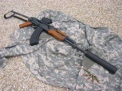 绝地求生:压枪压不住,可能是你对枪械,配件依赖太多了