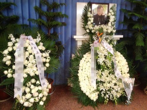 老公死后,我带着婆婆改嫁,婚礼上看到她穿的衣服,我哆嗦着退婚