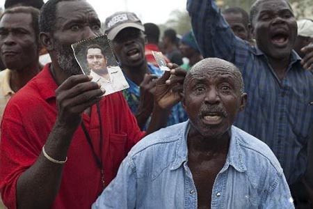 民众反抗小杜的运动不断,迫使他下台从1983年开始