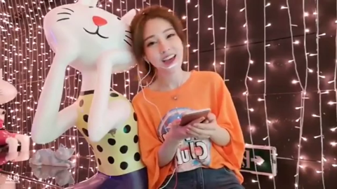 《学猫叫》原唱主播小潘潘MV,原唱也很可爱啊