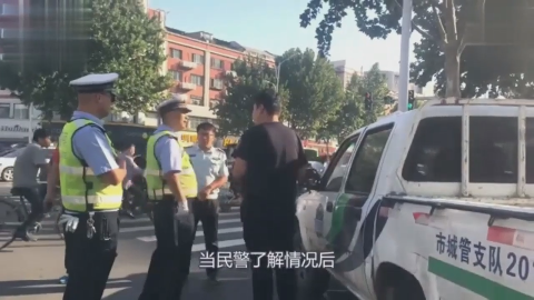 【违章被罚纹身男子辱骂交警:就当给狗了】 5