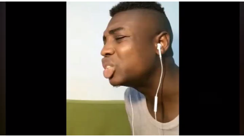 嘟嘟唇爆红黑人小哥隔空喊这3个字网友喊我的吗