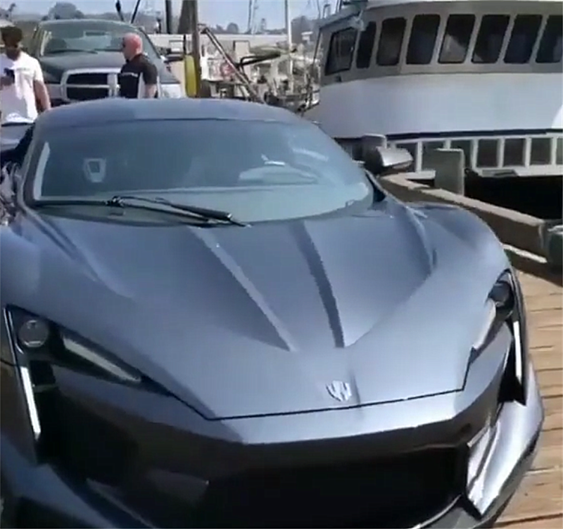 偶遇6600万莱肯限量7台28秒破百车价能买3辆拉法