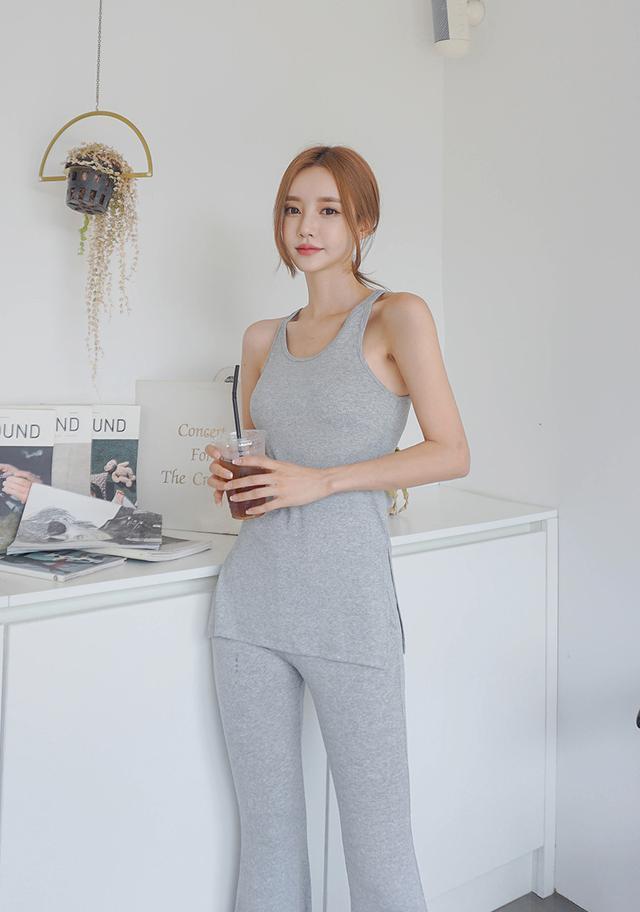 孙允珠皎灰休闲家居北欧简约风背心