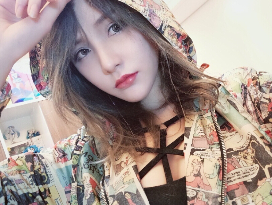 随后有人笑称,这世道到底怎么了,就算是女主播也不想被人上手啊,女流