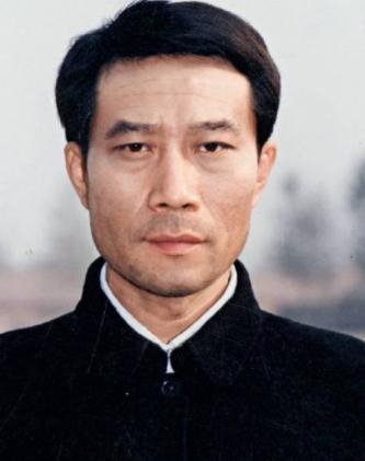 64岁李雪健一家近照,老婆隐藏了整整35年,儿子比鹿晗还帅