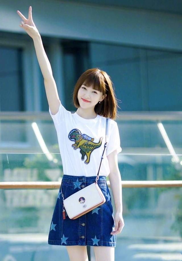 唐嫣换新发型,超短发配印花裙竟这么女人味,不一样的唐嫣美爆了