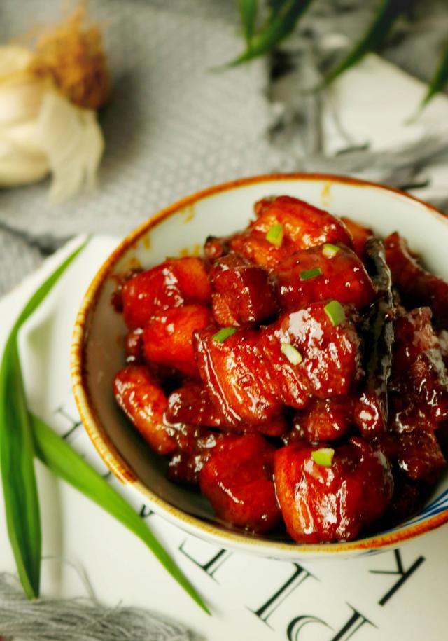 掌握四个窍门,做一碗肥肉不腻瘦肉不硬汤汁黏稠的红烧肉