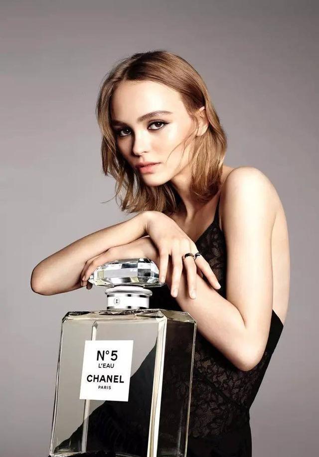 chanel5号香水广告