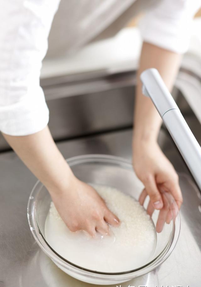 淘米水洗脸,让油腻不复存在