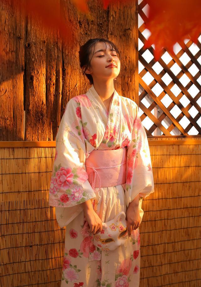 日系甜美少女穿和服拍摄清新写真美极了