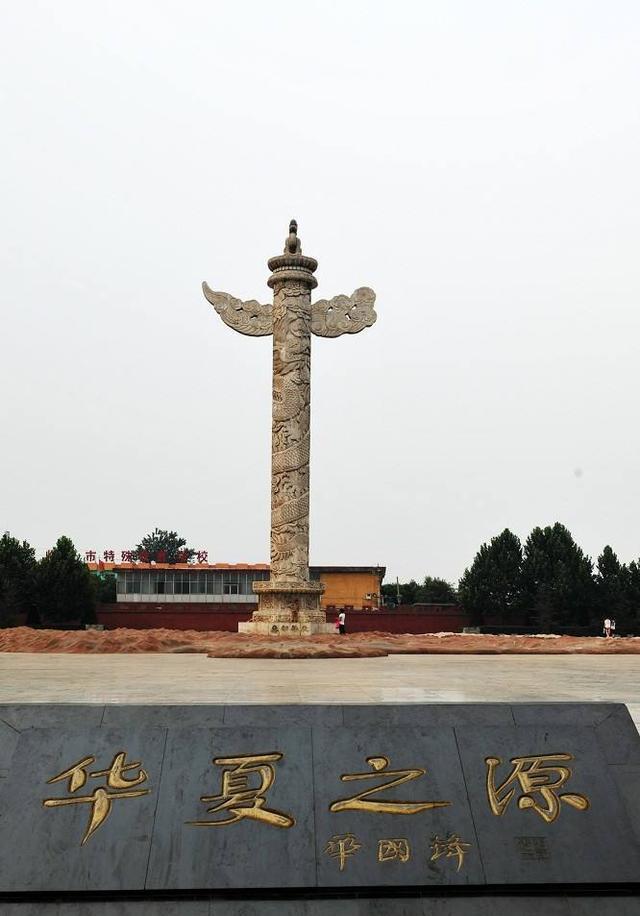 由帝尧创立的诽谤木经过数千年的演变,无论是材质,形象和其象征意义都