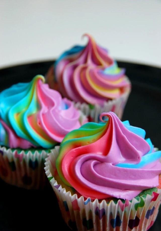 周末的心情都是彩虹色的,彩虹甜品控们最爱哪?