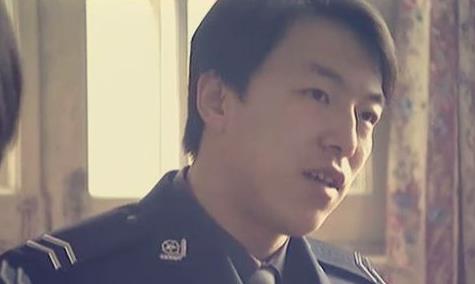 经典刑侦剧:第一部黄渤跑龙套,第二部王志文封