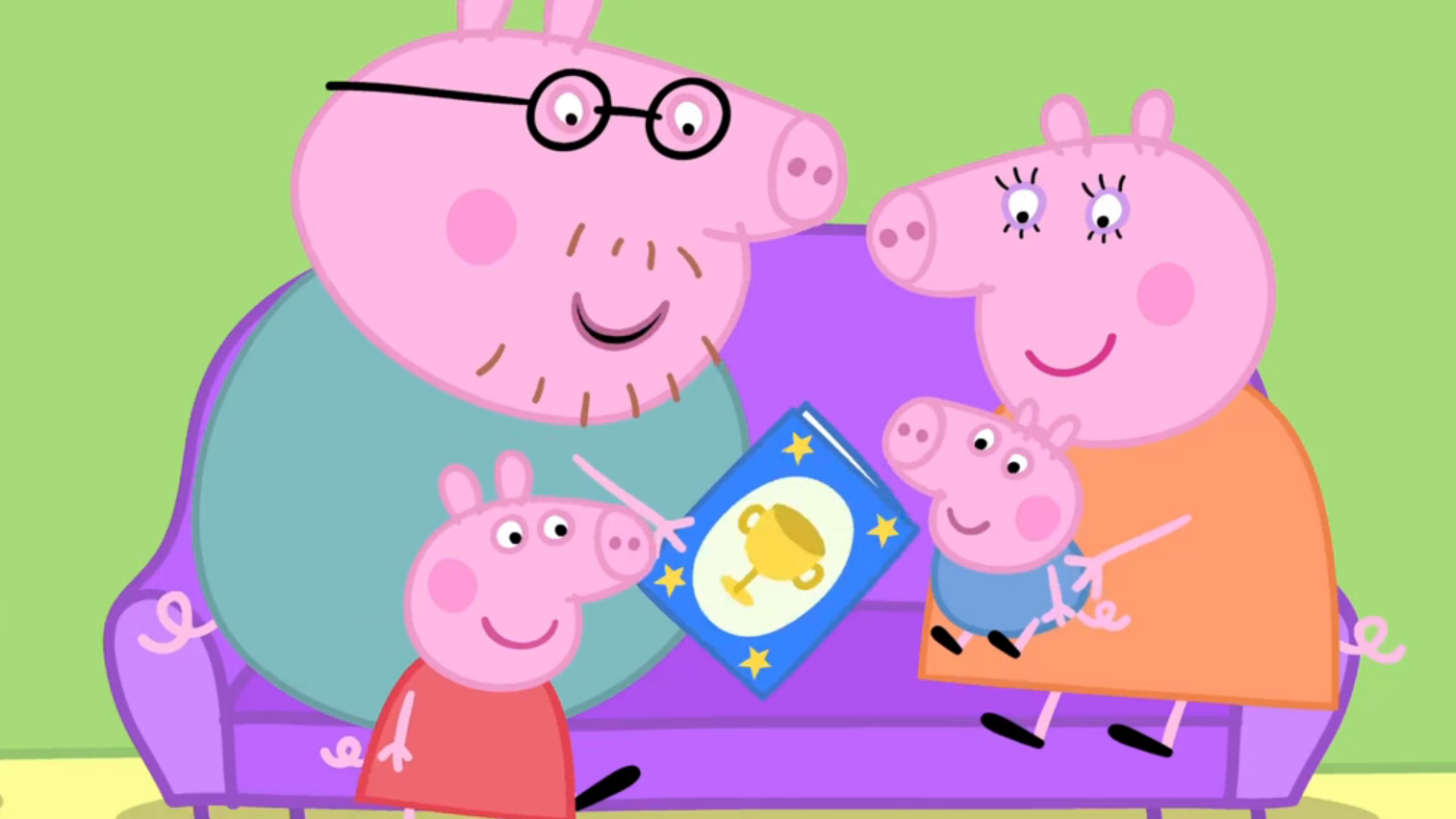 小猪佩奇一家在看家庭相册