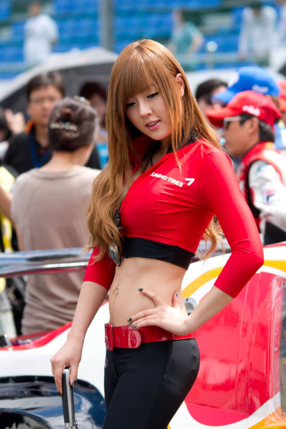 韩国车模黄美姬小姐s曲线写真