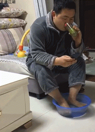 你的别墅是合租的,兰博基尼是借来的,而是那天你穿了一双黑色的袜子