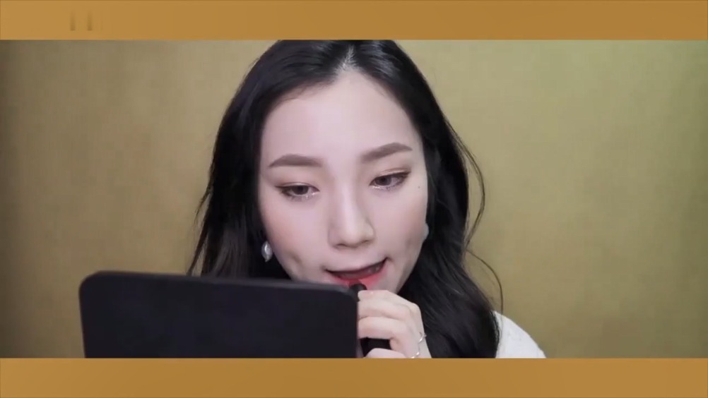 mac里超爱的一支冷门口红金闪红棕色很不一样