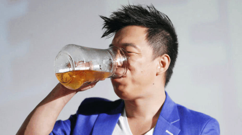 娱乐圈中真的不缺能喝酒的人,原来这些明星这么能喝