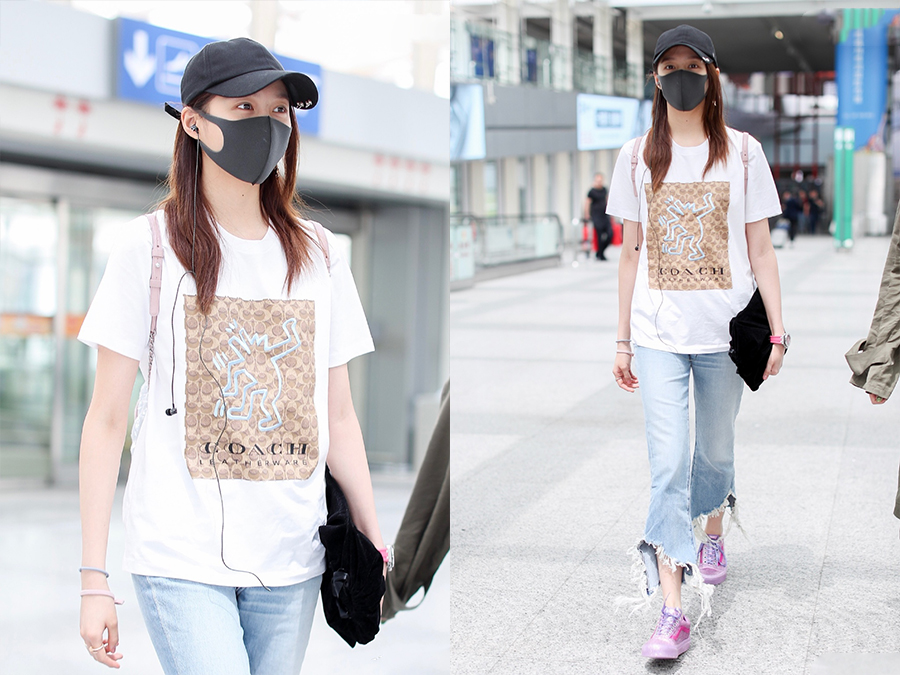 关晓彤越来越时尚了,牛仔裤搭配白t恤,20岁美少女就该这样穿!