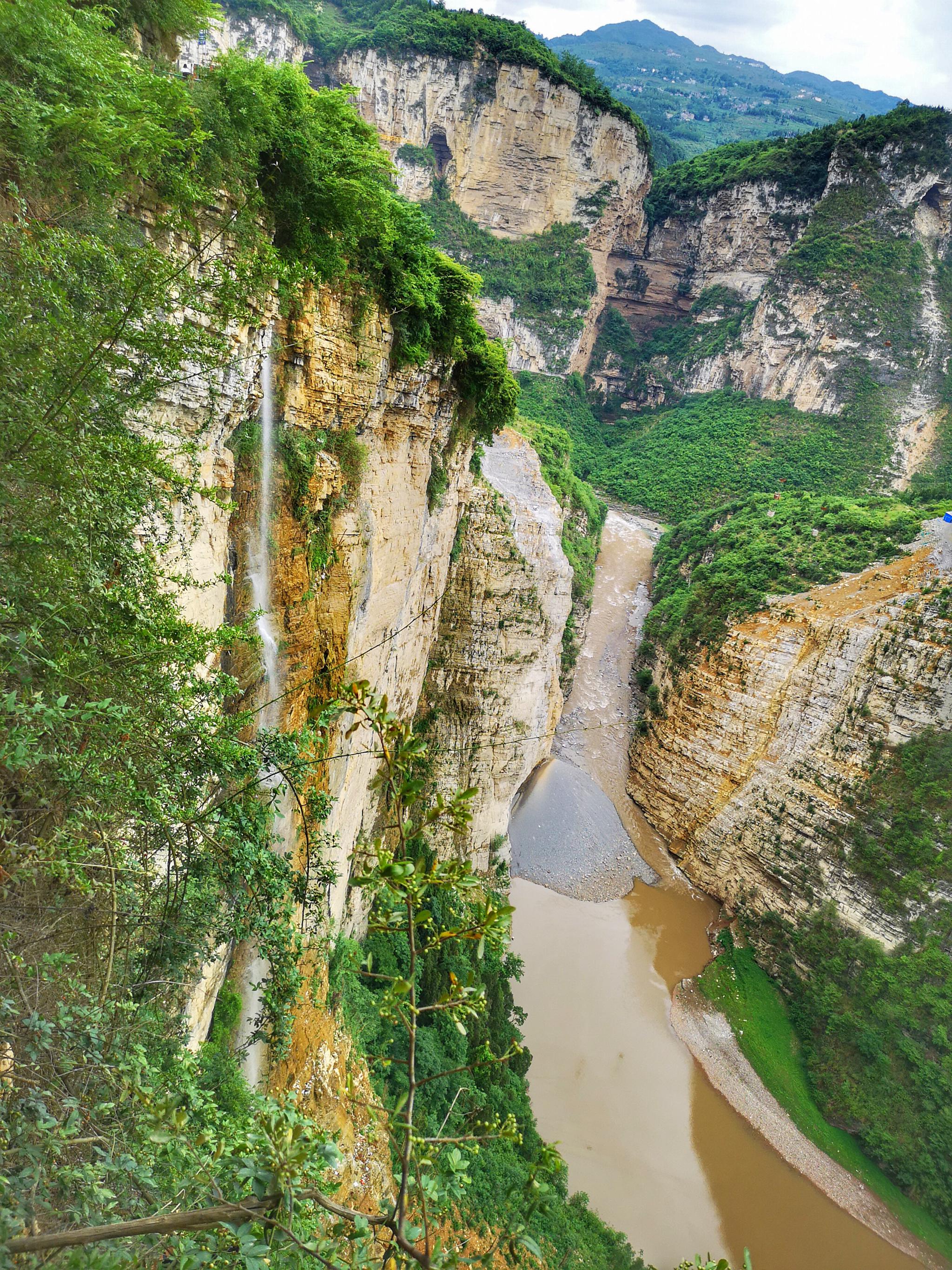 大美泸州全域旅游鸡鸣三省山峦环绕峰耸水秀深谷林幽的怡人