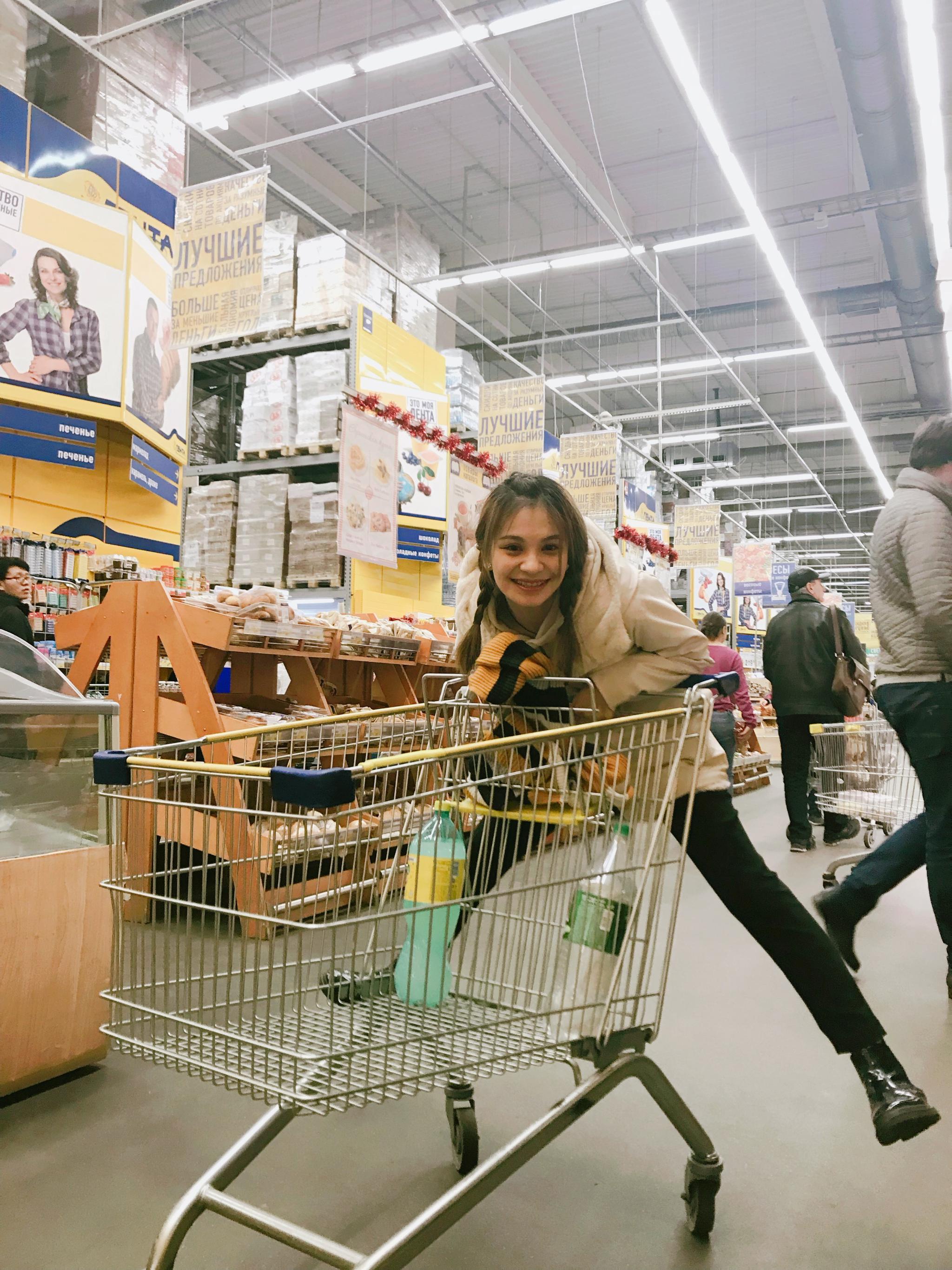 小粥粥 90后四川妹子 小水瓶 现在在俄罗斯国立师范大学学音乐 身高16