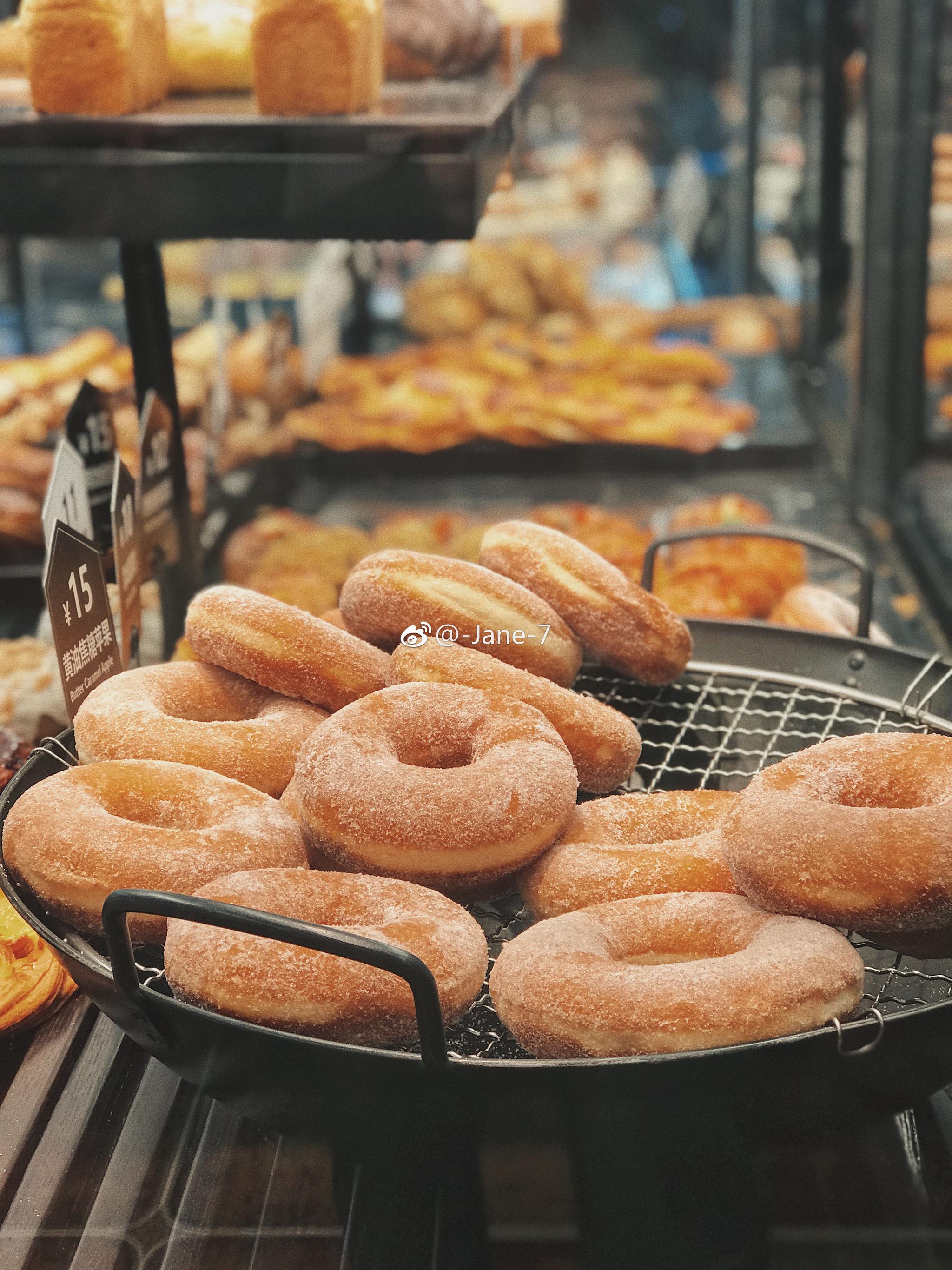 红跑车蛋糕世界