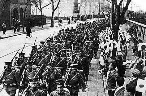 只因为500人被杀, 此国血洗18万日军, 还差点要了日本天皇的命!