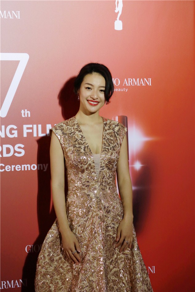郎月婷现身金像奖为最佳两岸华语电影颁奖《相爱相亲》获最佳编剧