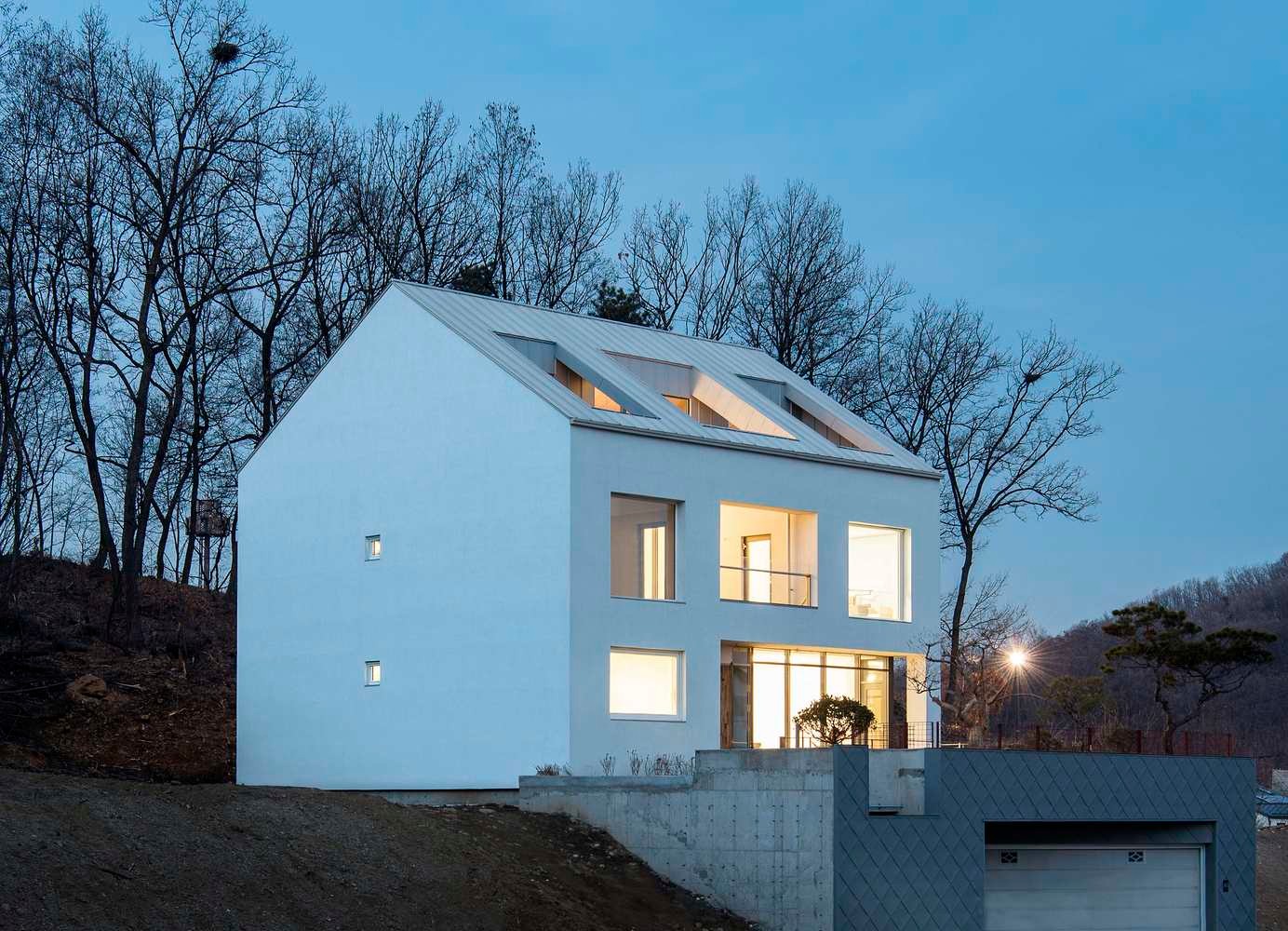 住宅设计:同是四四方方的坡顶房,这个二层带阁楼的房子可不一样