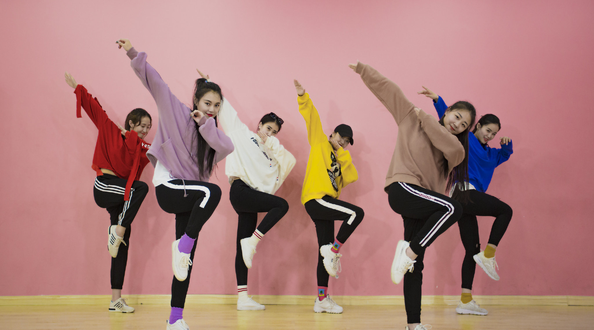 舞蹈红人周 这支超火爆的减肥舞《mamma mia》大家还记得吗? 今天.